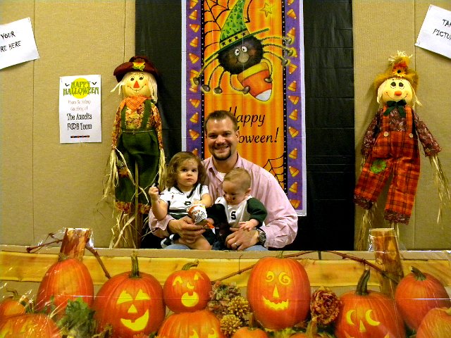 DSCN0158 copyb.jpg - Another event was the Axcelis Monster Parade at Daddy's work.